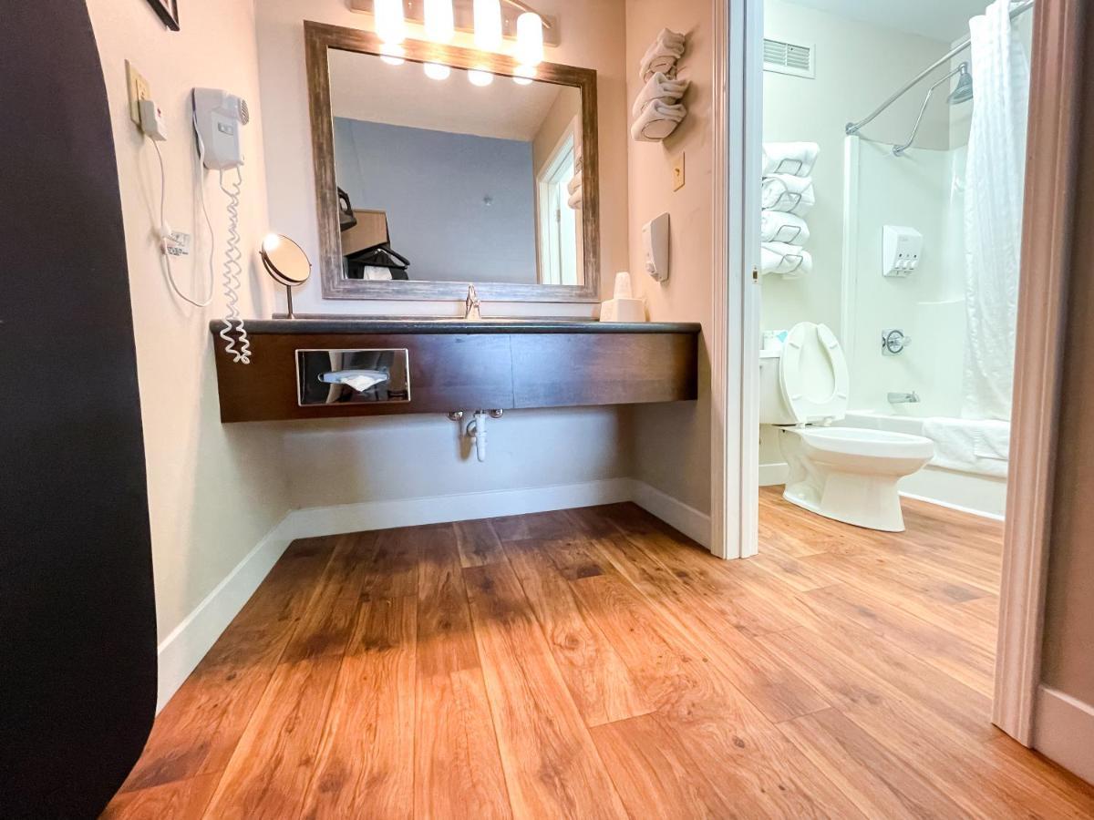 Pinemark Inn Suites Events Saint Clair Экстерьер фото