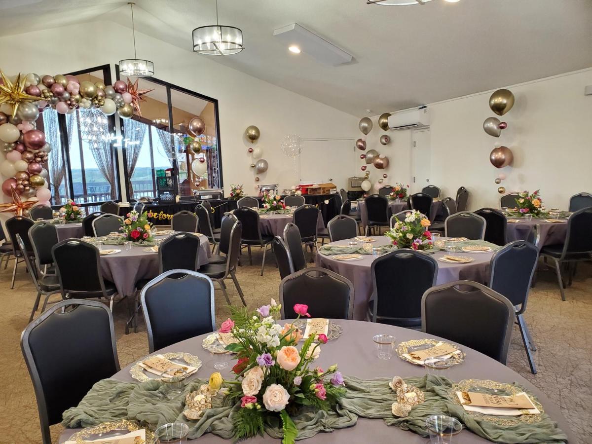 Pinemark Inn Suites Events Saint Clair Экстерьер фото