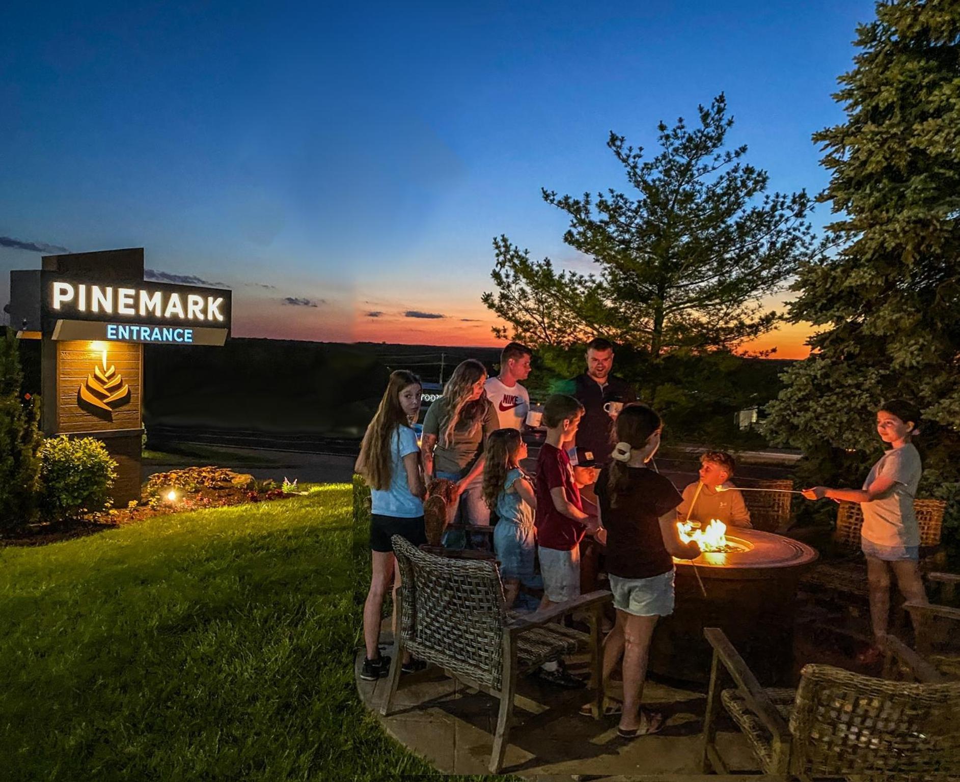 Pinemark Inn Suites Events Saint Clair Экстерьер фото