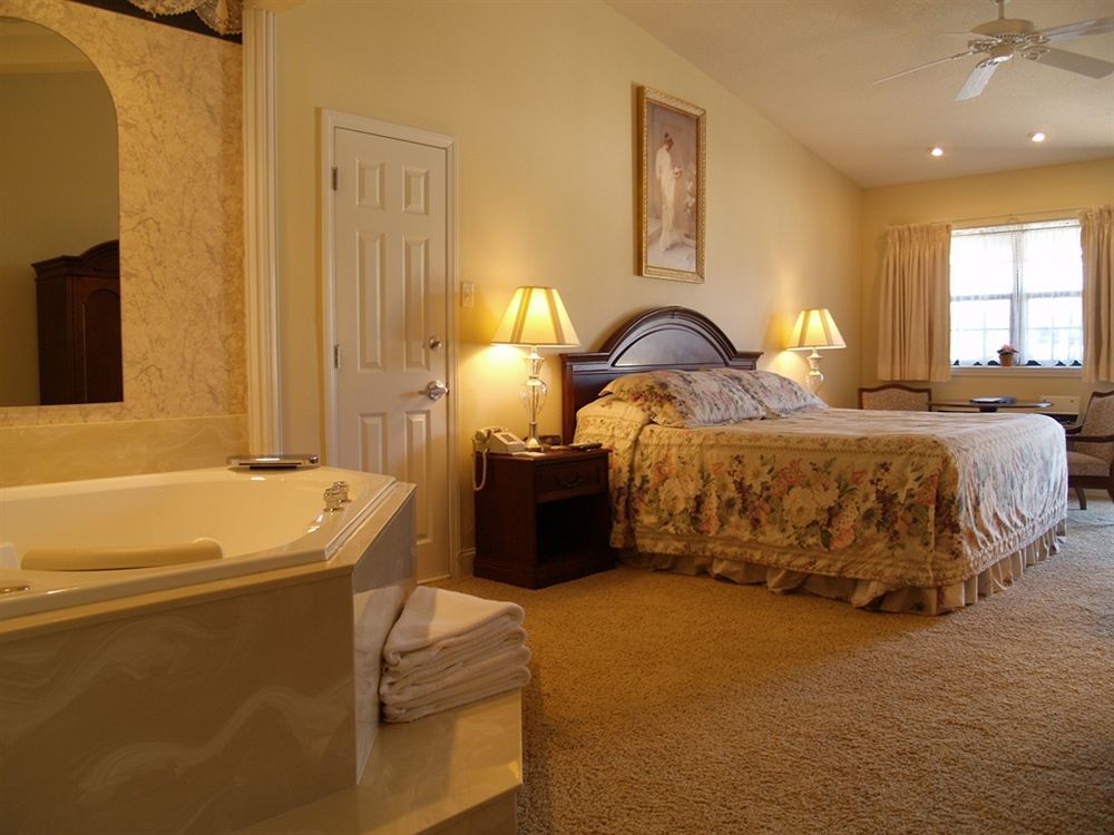 Pinemark Inn Suites Events Saint Clair Экстерьер фото