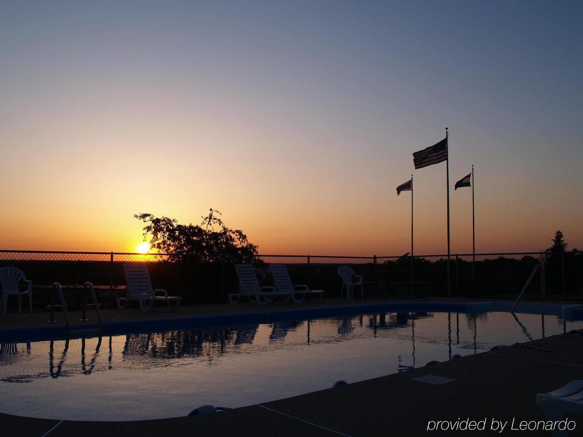 Pinemark Inn Suites Events Saint Clair Удобства фото