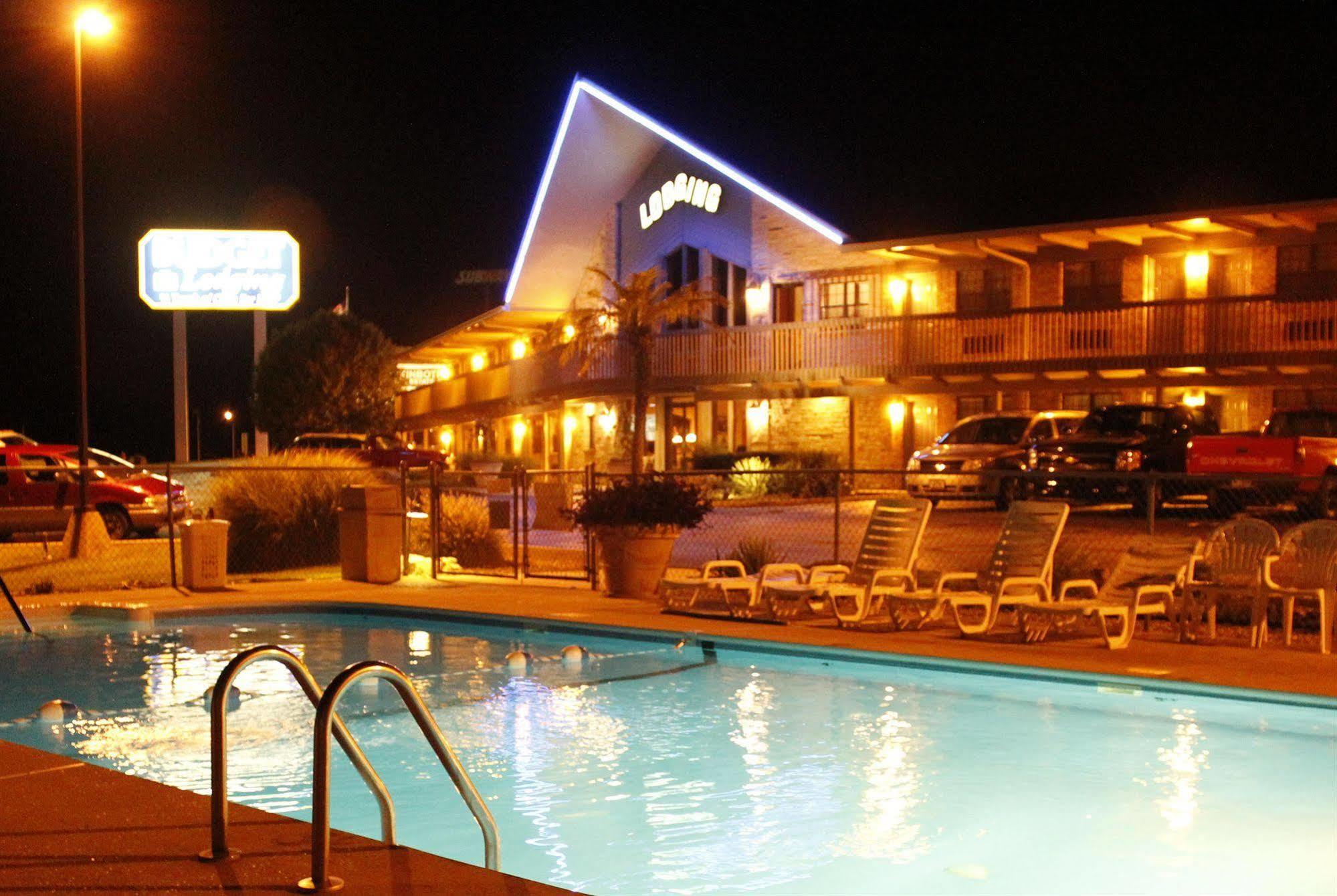 Pinemark Inn Suites Events Saint Clair Экстерьер фото