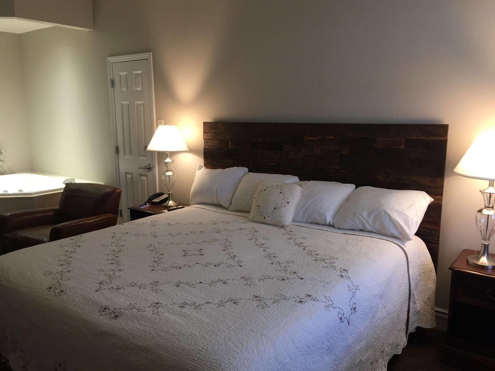 Pinemark Inn Suites Events Saint Clair Экстерьер фото
